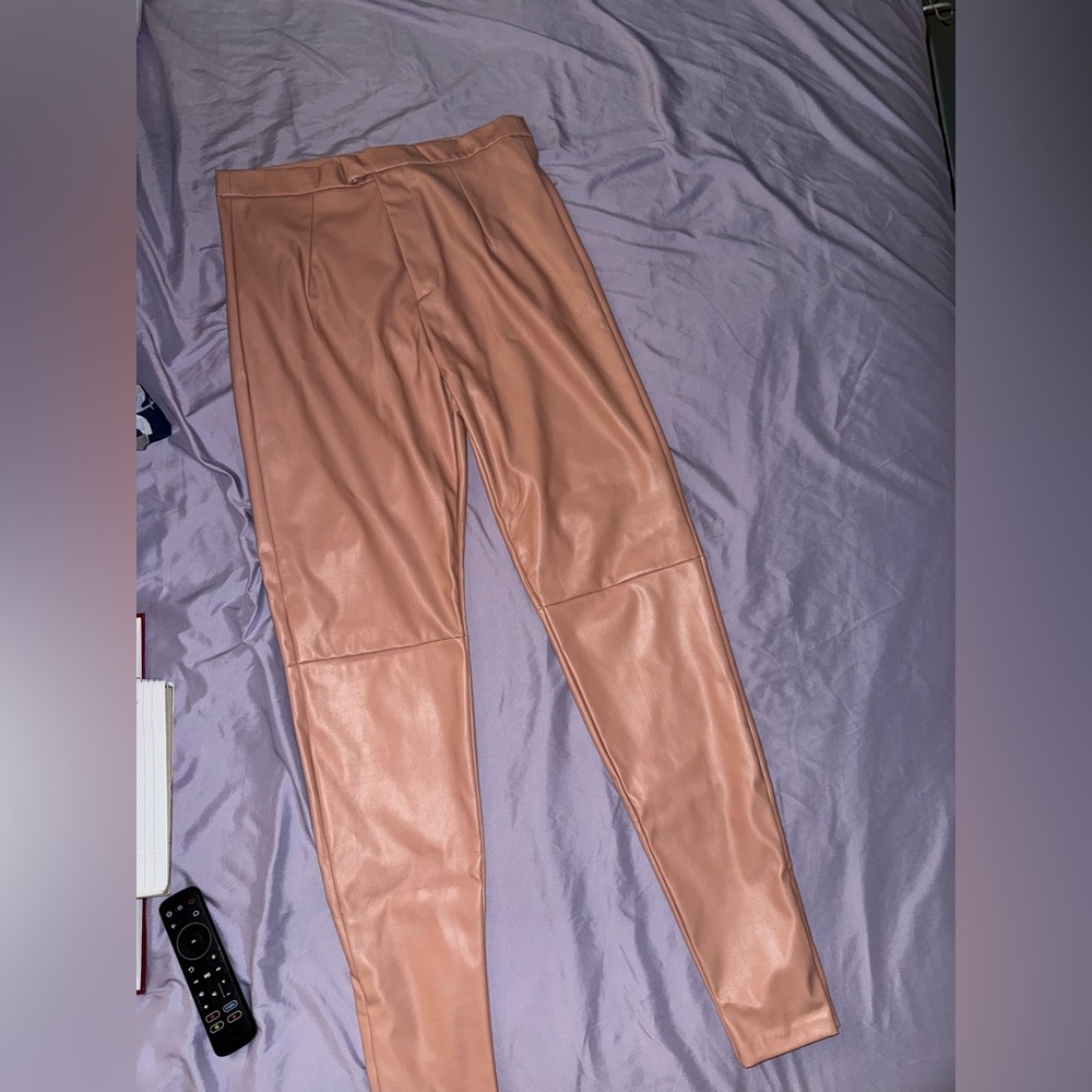 Stylish shell color Faux Leather Leggings